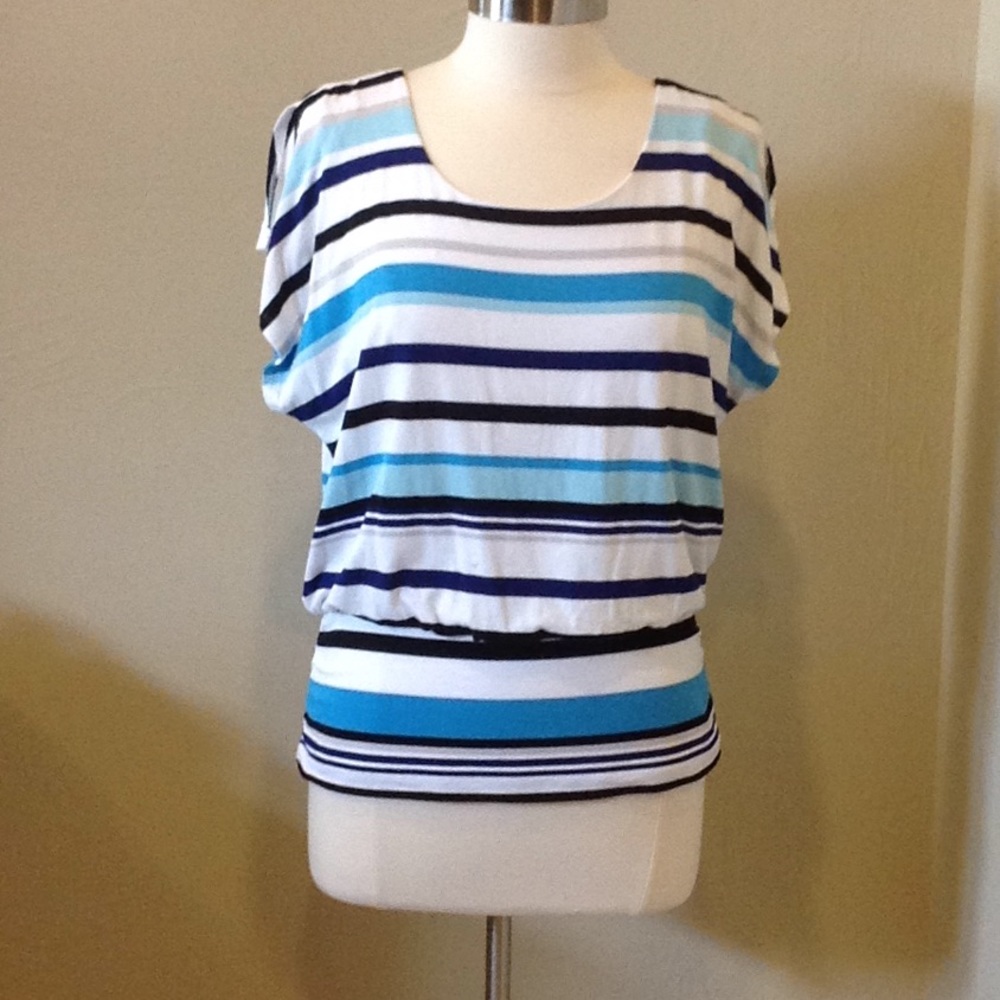 Cute summer top with banded hemline